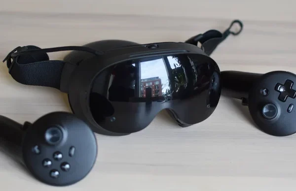 Steam Frame Review: Valve's Best-in-Class VR Headset Meets a Brutal Economic Reality